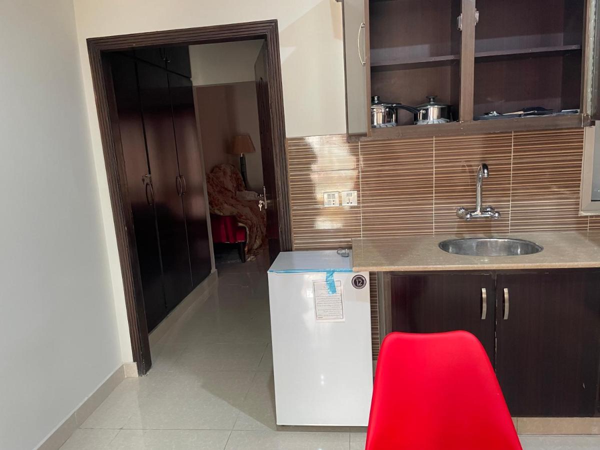 Marine Tower Apartment Равалпинди Екстериор снимка
