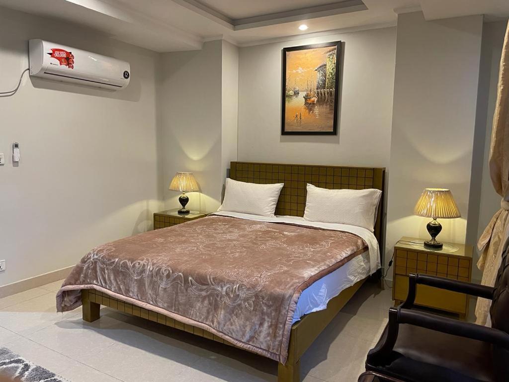 Marine Tower Apartment Равалпинди Екстериор снимка