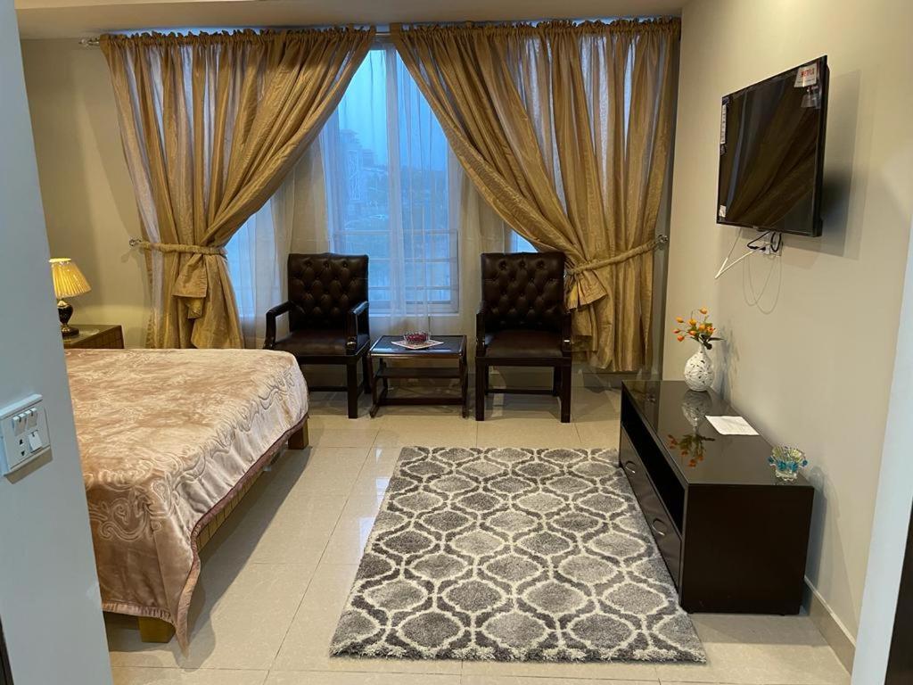 Marine Tower Apartment Равалпинди Екстериор снимка